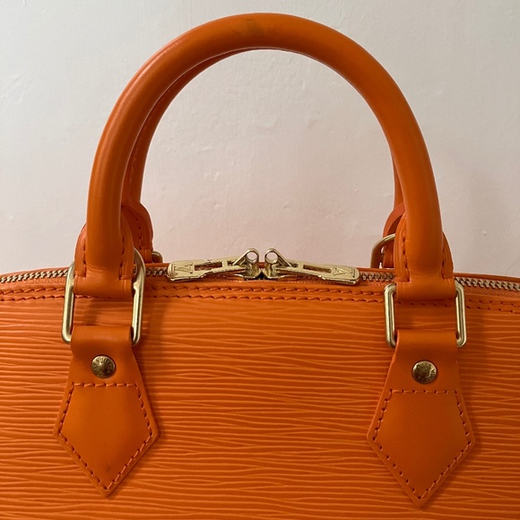 LOUIS VUITTON VINTAGE EPI MANDARIN ALMA - Picture 12 of 15